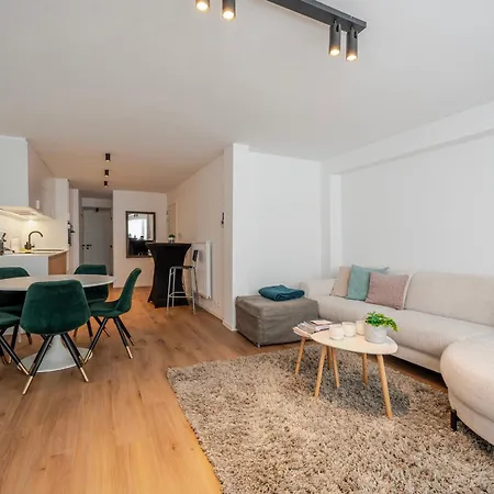 Cosy With Free Parking Centre Of *