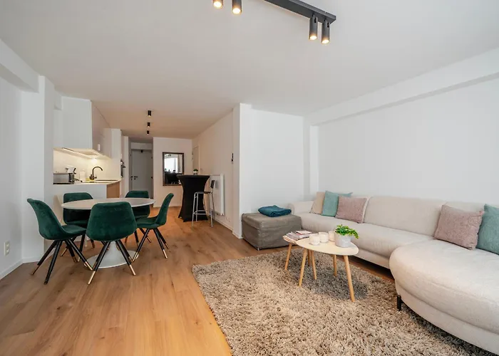 Cosy With Free Parking Centre Of *